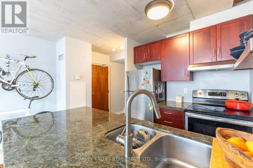 702 - 36 Charlotte Street — photo 6 of 34