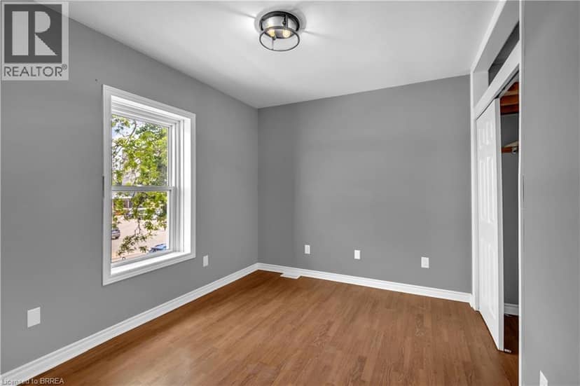34 YOUNG Street — photo 16 of 40