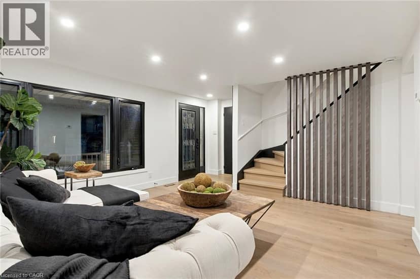 207 LINDEN Drive — photo 14 of 38