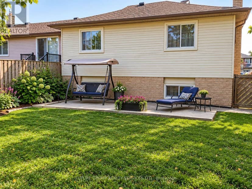 40 Lyton Crescent — photo 19 of 20