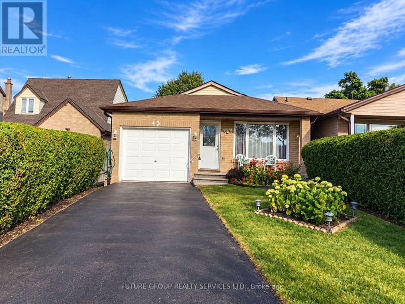 40 Lyton Crescent — photo 1 of 20