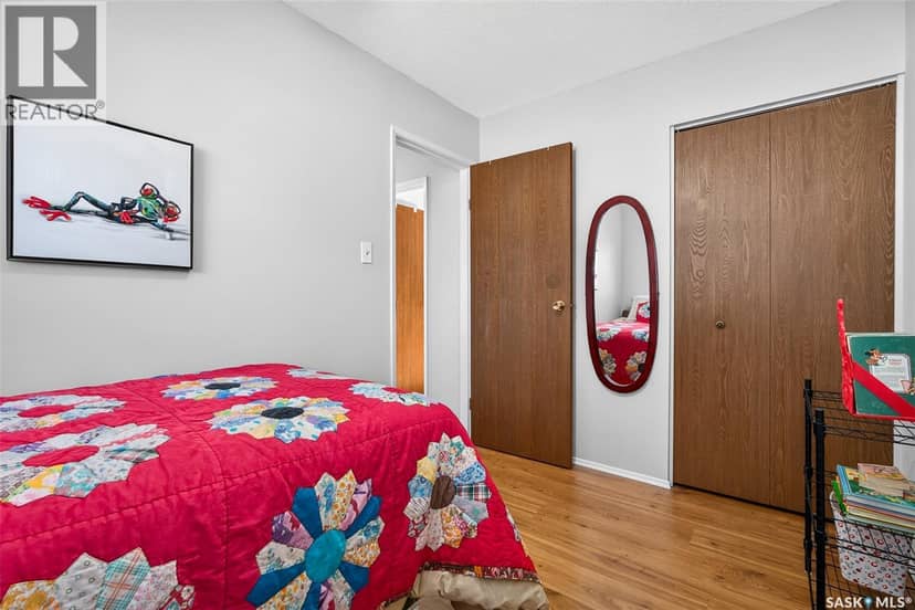 955 Holdsworth CRESCENT — photo 33 of 40