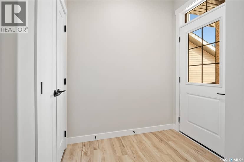 427 Yuel CRESCENT — photo 4 of 40