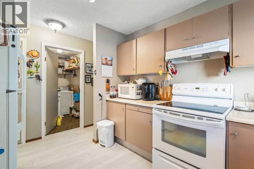 16, 3015 51 Street SW — photo 11 of 26