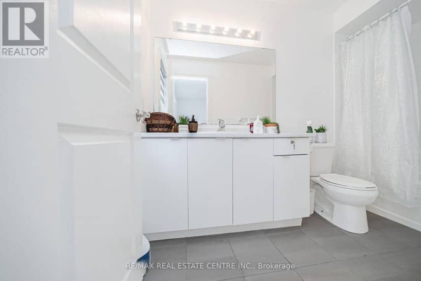 72 - 50 Edinburgh Drive — photo 17 of 40