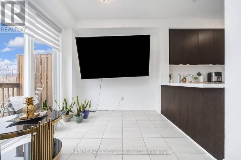 72 - 50 Edinburgh Drive — photo 34 of 40