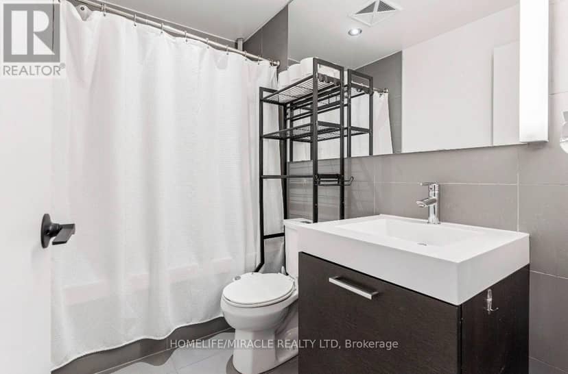 207 - 318 King Street E — photo 16 of 18
