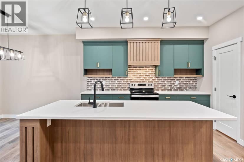 321 Veterans DRIVE — photo 11 of 34