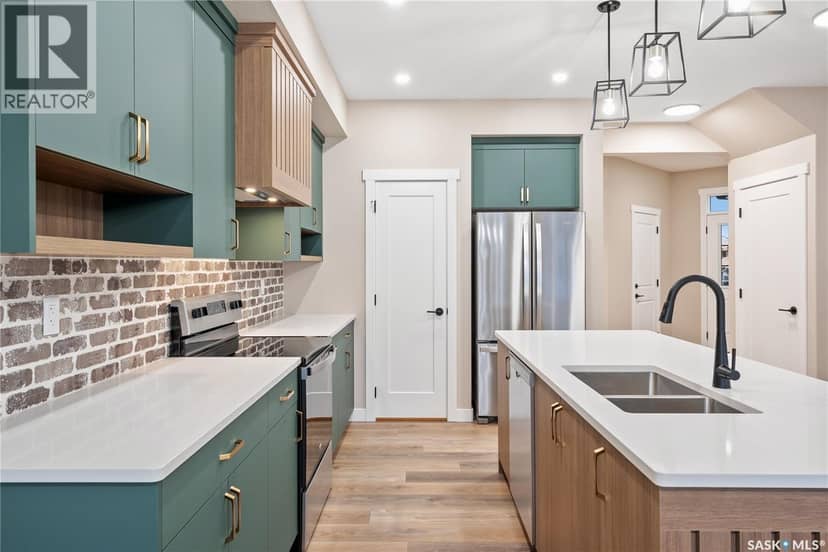 321 Veterans DRIVE — photo 10 of 34