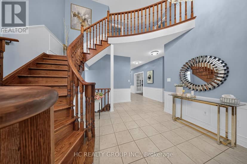 21 Wolf Trail Crescent — photo 11 of 40