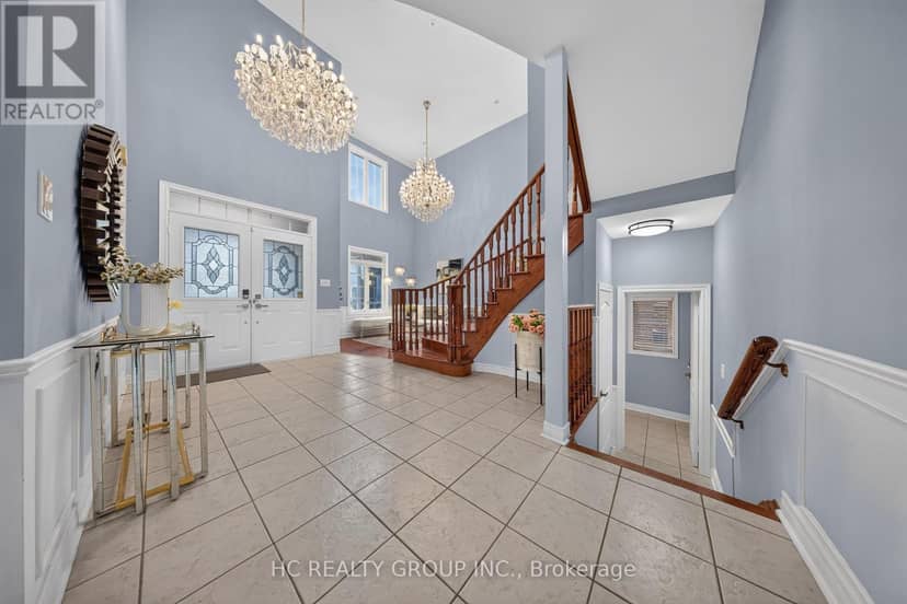 21 Wolf Trail Crescent — photo 12 of 40