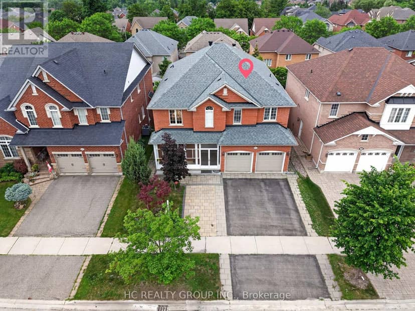 21 Wolf Trail Crescent, Richmond Hill, photo 2