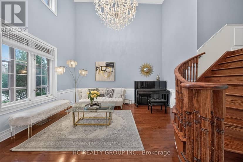 21 Wolf Trail Crescent, Richmond Hill, photo 6