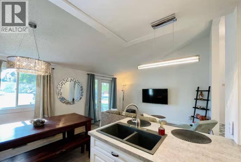 830 Columbia Boulevard W, Lethbridge, photo 6