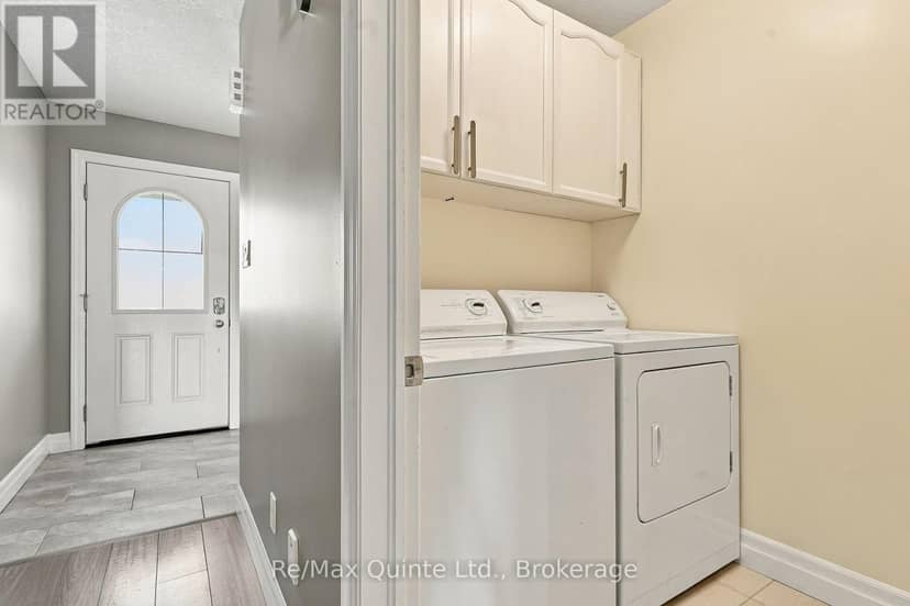 32 Cortland Crescent — photo 11 of 40