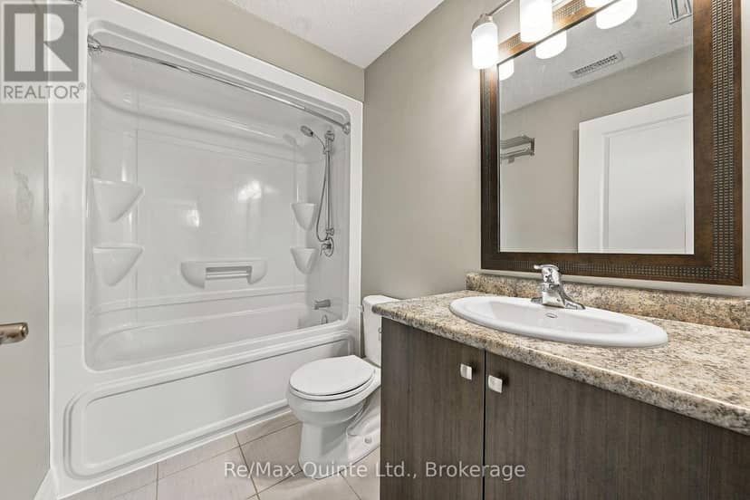 32 Cortland Crescent — photo 25 of 40
