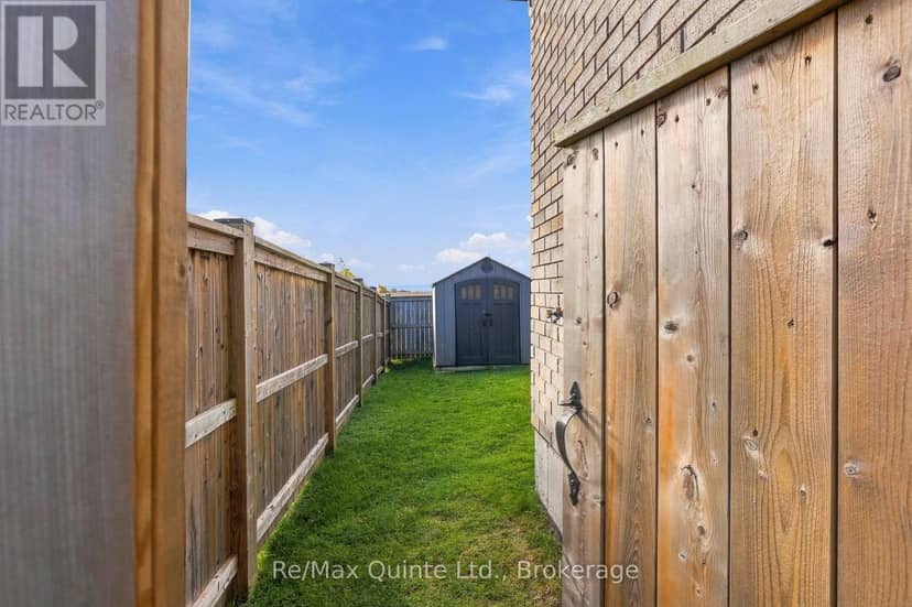 32 Cortland Crescent — photo 28 of 40