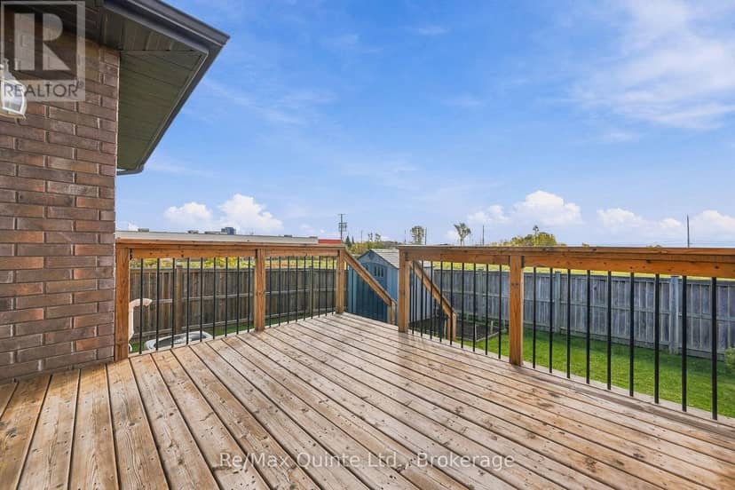32 Cortland Crescent — photo 37 of 40