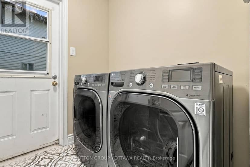 476 Rougemount Crescent — photo 24 of 40