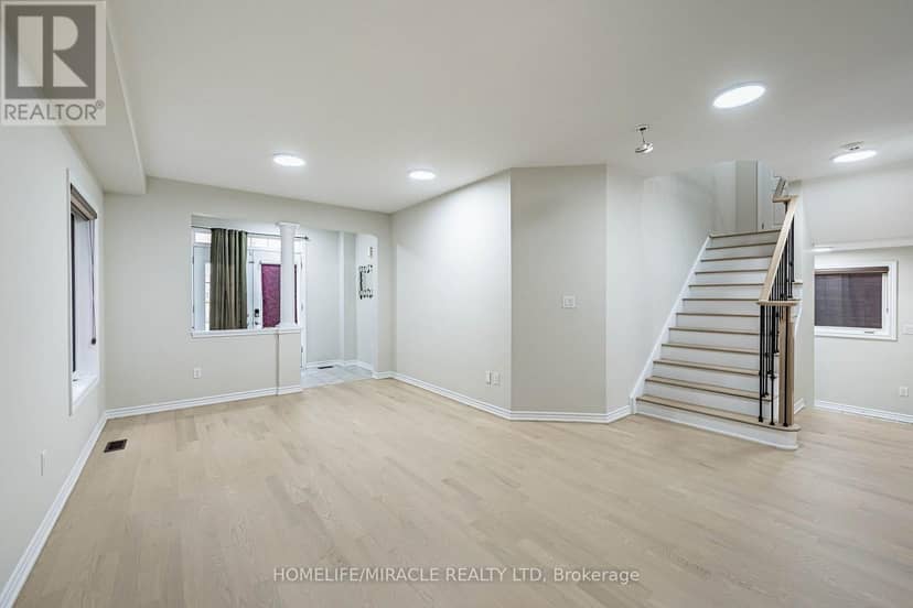372 Remembrance Road, Brampton, photo 5