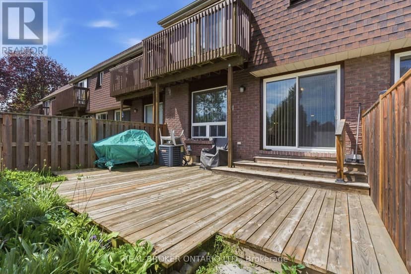 46 - 122 Lakeshore Road — photo 18 of 20
