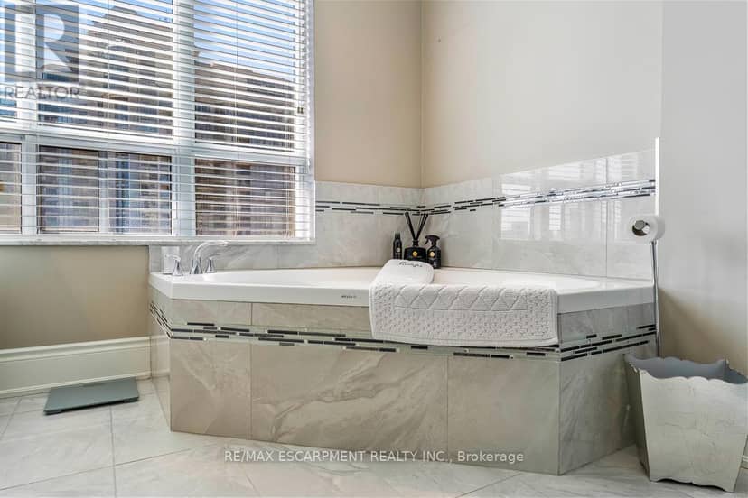 2706 - 35 Kingsbridge Garden Circle — photo 33 of 40