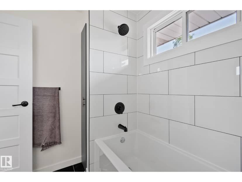 10619 35 AV NW — photo 32 of 40