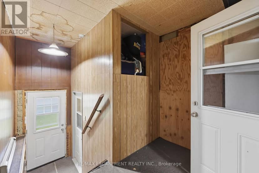 8404 Chippewa Road — photo 20 of 40