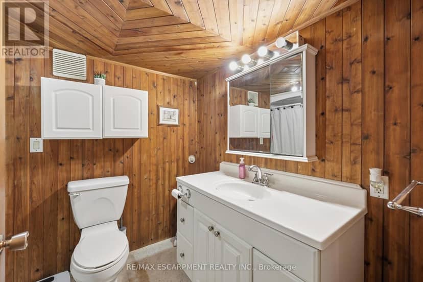 8404 Chippewa Road — photo 16 of 40