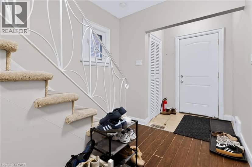 27 FORSYTH Avenue S, Hamilton, photo 3