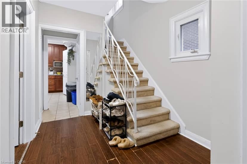 27 FORSYTH Avenue S, Hamilton, photo 4