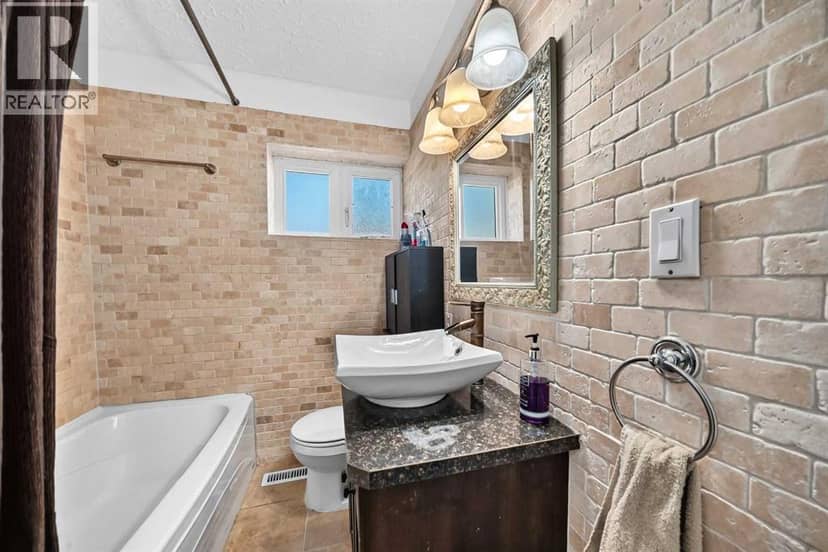 5020 46 Street — photo 18 of 38