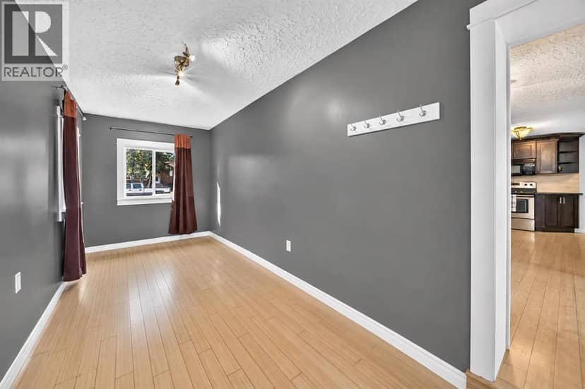 5020 46 Street — photo 10 of 38