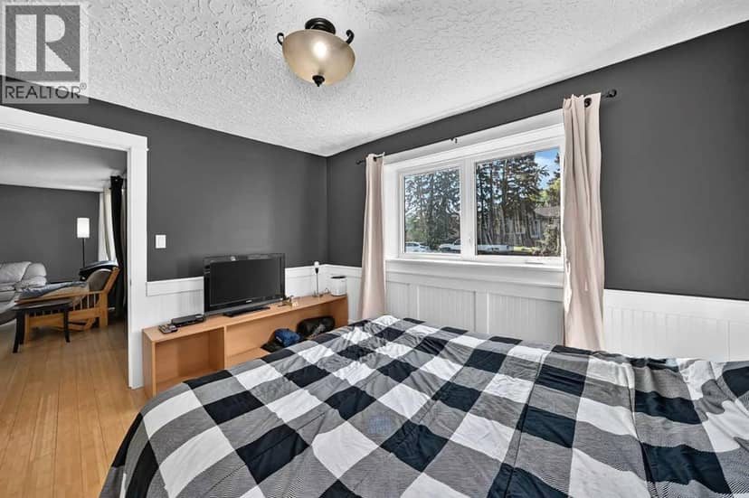 5020 46 Street — photo 16 of 38