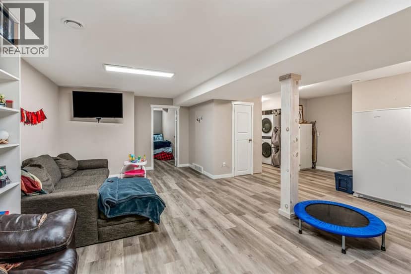 460 4 Avenue E — photo 25 of 40