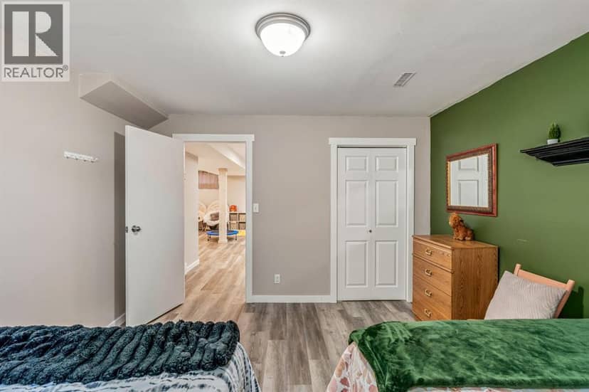 460 4 Avenue E — photo 27 of 40