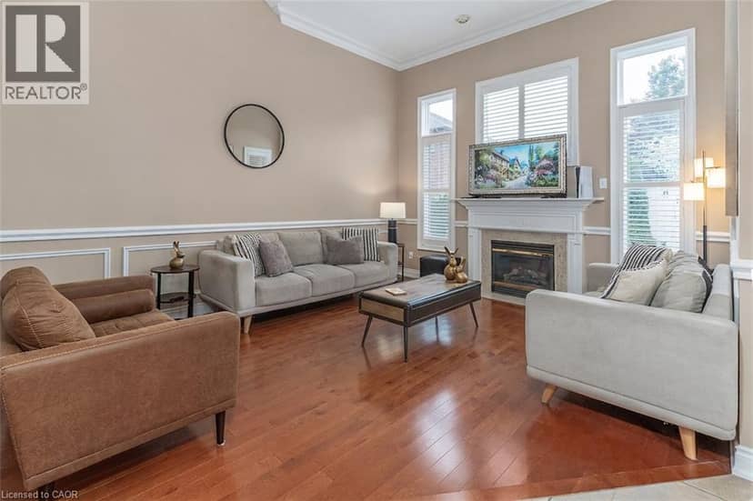 151 MOORE Crescent — photo 10 of 40
