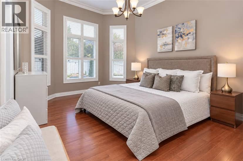 151 MOORE Crescent — photo 11 of 40