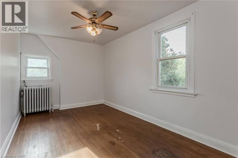 2104 EMERALD Crescent — photo 21 of 31