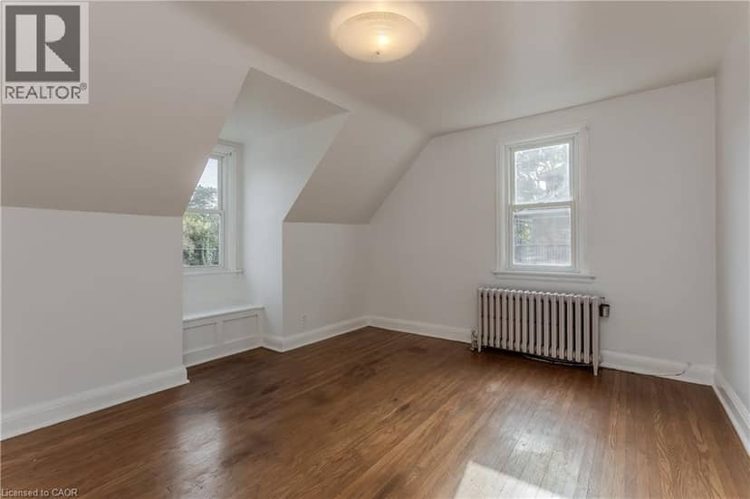 2104 EMERALD Crescent — photo 18 of 31