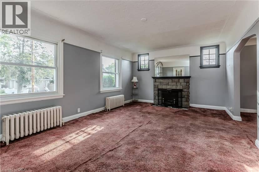 2104 EMERALD Crescent — photo 9 of 31
