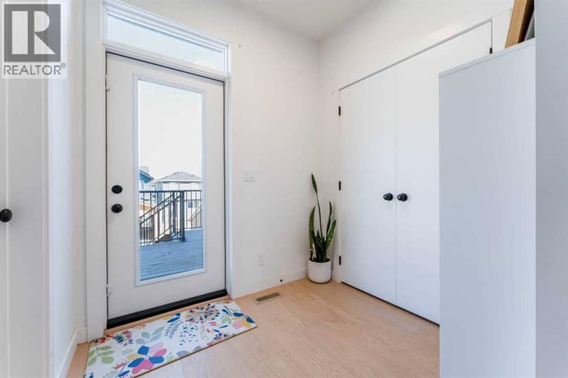 452 Tekarra Drive NW — photo 14 of 40