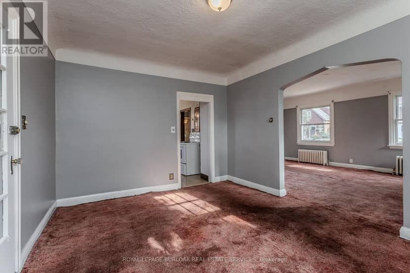 2104 Emerald Crescent — photo 14 of 35