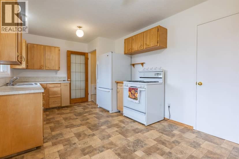 418 3 Avenue E, Bow Island, photo 4
