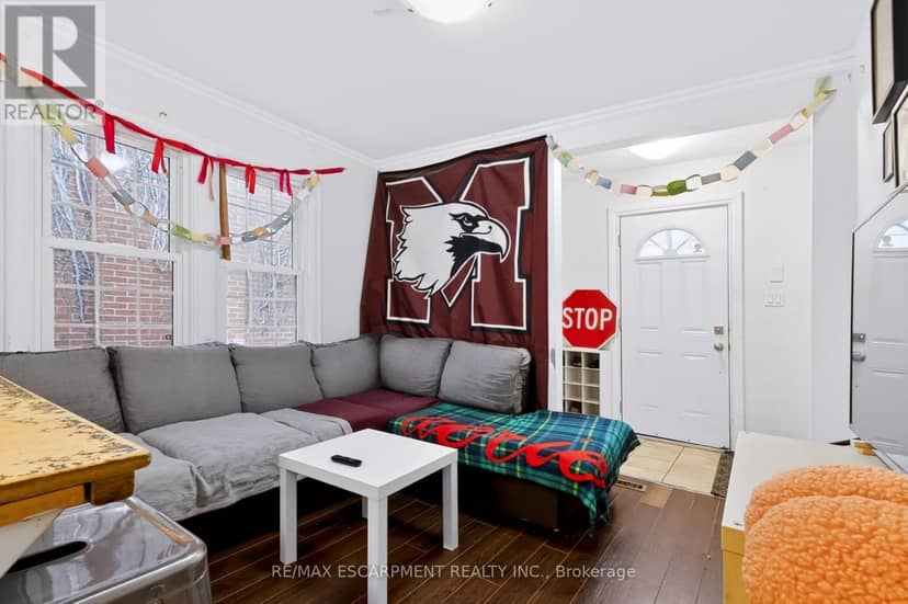 23 Forsyth Avenue S, Hamilton, photo 5