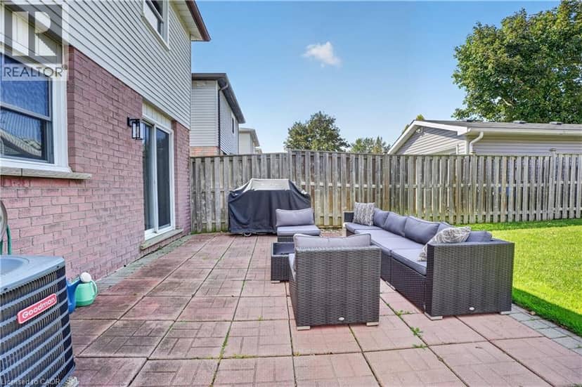38 MEADOW WOODS Crescent — photo 8 of 40