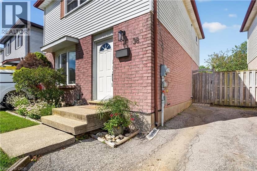 38 MEADOW WOODS Crescent — photo 5 of 40