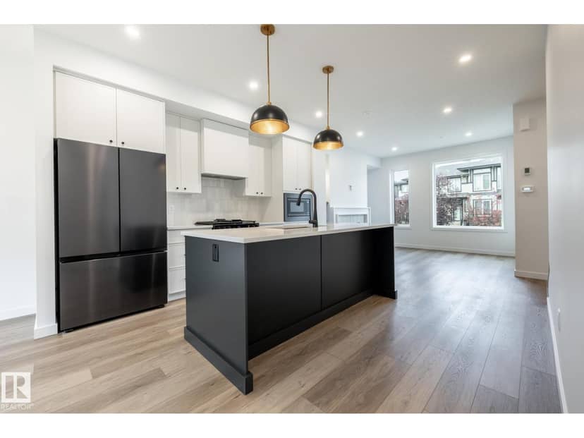 7439 May Common NW NW, Edmonton, photo 2