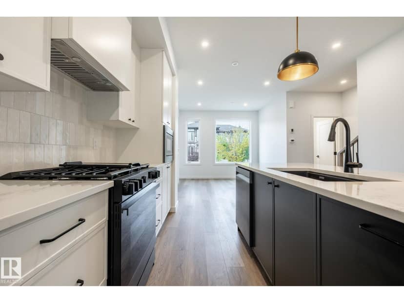 7439 May Common NW NW, Edmonton, photo 7