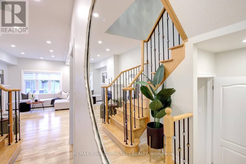 186 Lauderdale Drive, Vaughan, photo 2